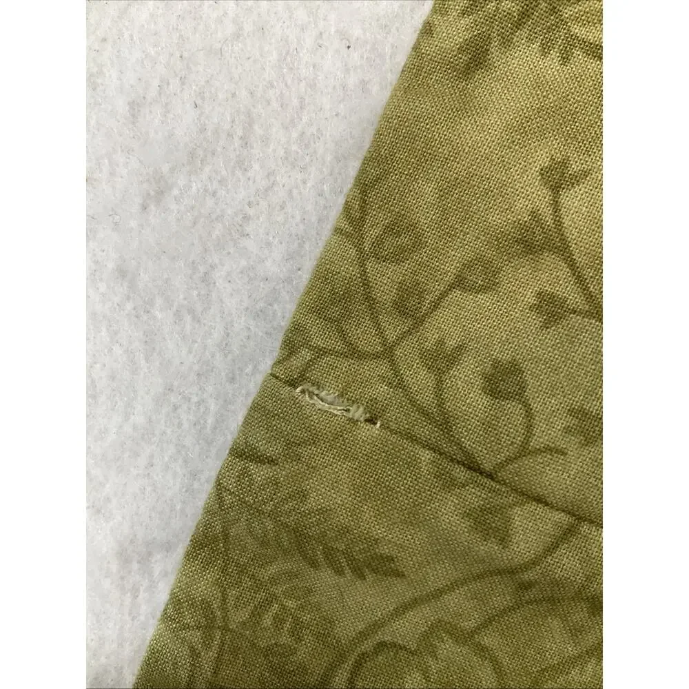 Handcrafted Machine Quilted REVERSIBLE TABLE RUNNER Fall Autumn Winter Pinecone